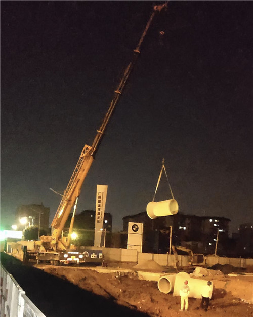 泗洪县“弯臂矫正”—— 吊车的 “形变补偿” 技术