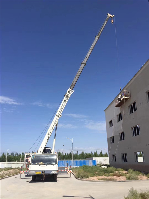 泗洪县“轻装强干”—— 吊车的 “轻量化臂架” 技术