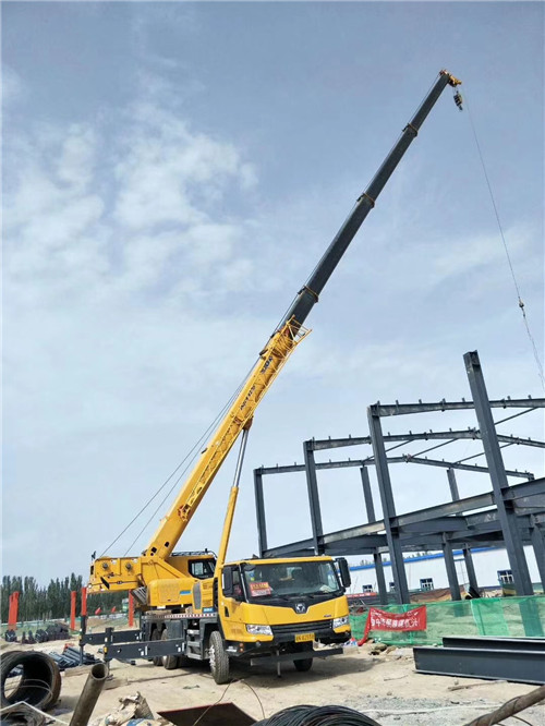 泗洪县超高层建筑钢结构吊装案例